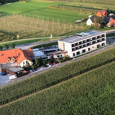 Hotel Grof 4*